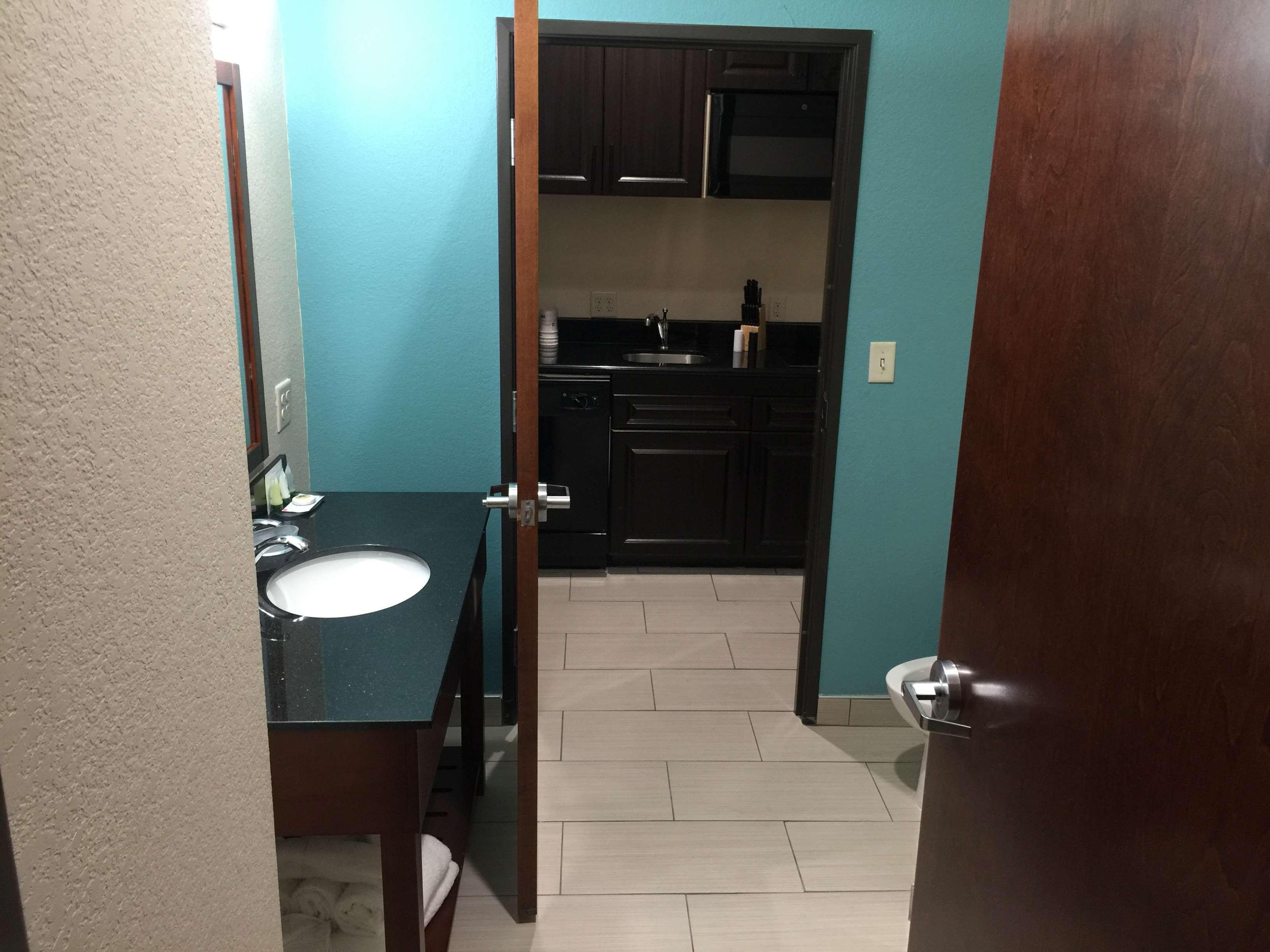 Best Western Plus/Executive Residency Элк-Сити Экстерьер фото